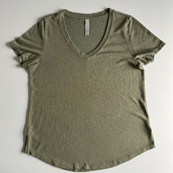Athleta Breezy Scoop V-Neck Short Sleeve Tee Shadow Olive Size Medium PETITE - Picture 2 of 9